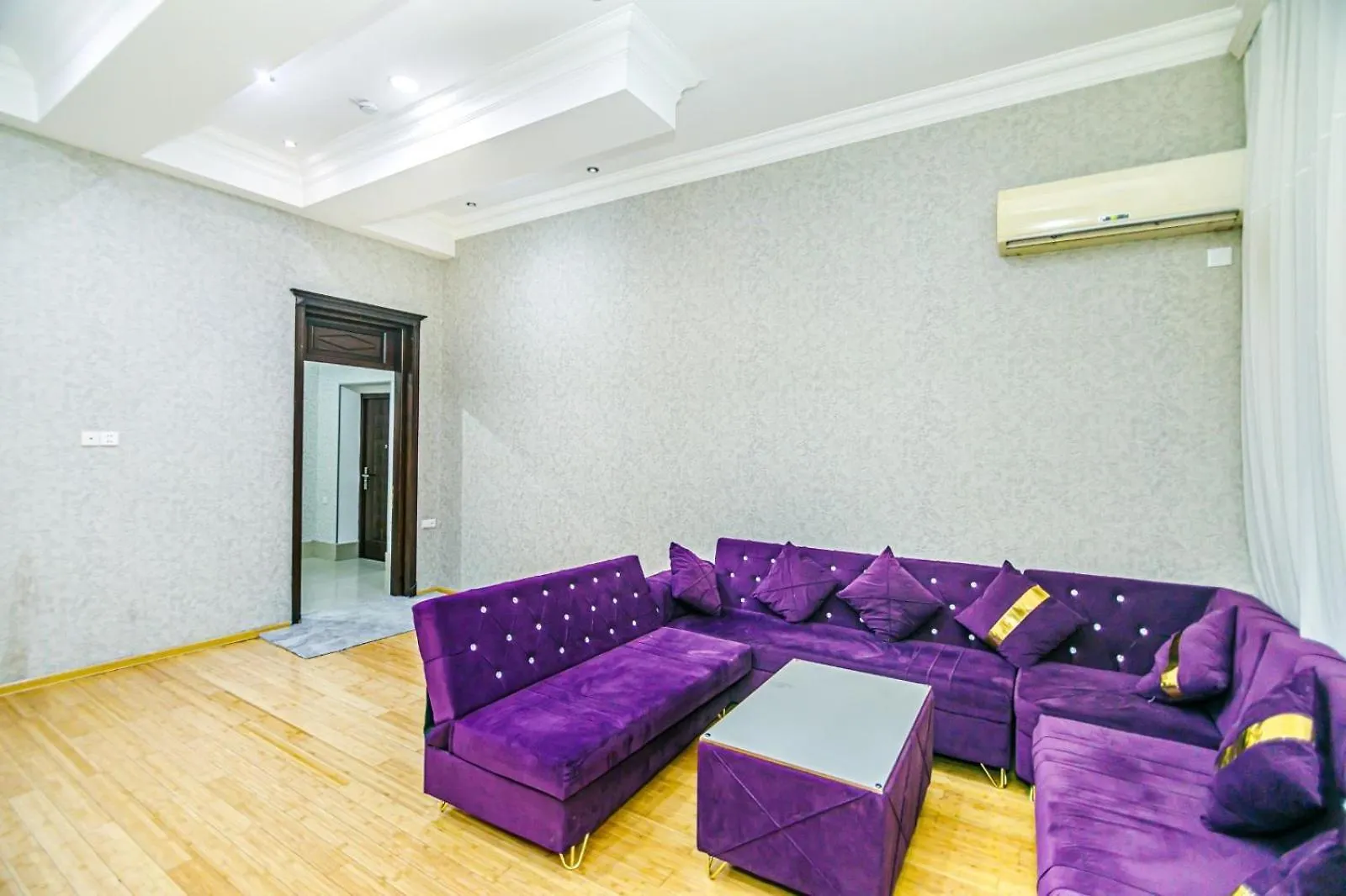 Apartment Vip 5 Bedrooms Apt Baku