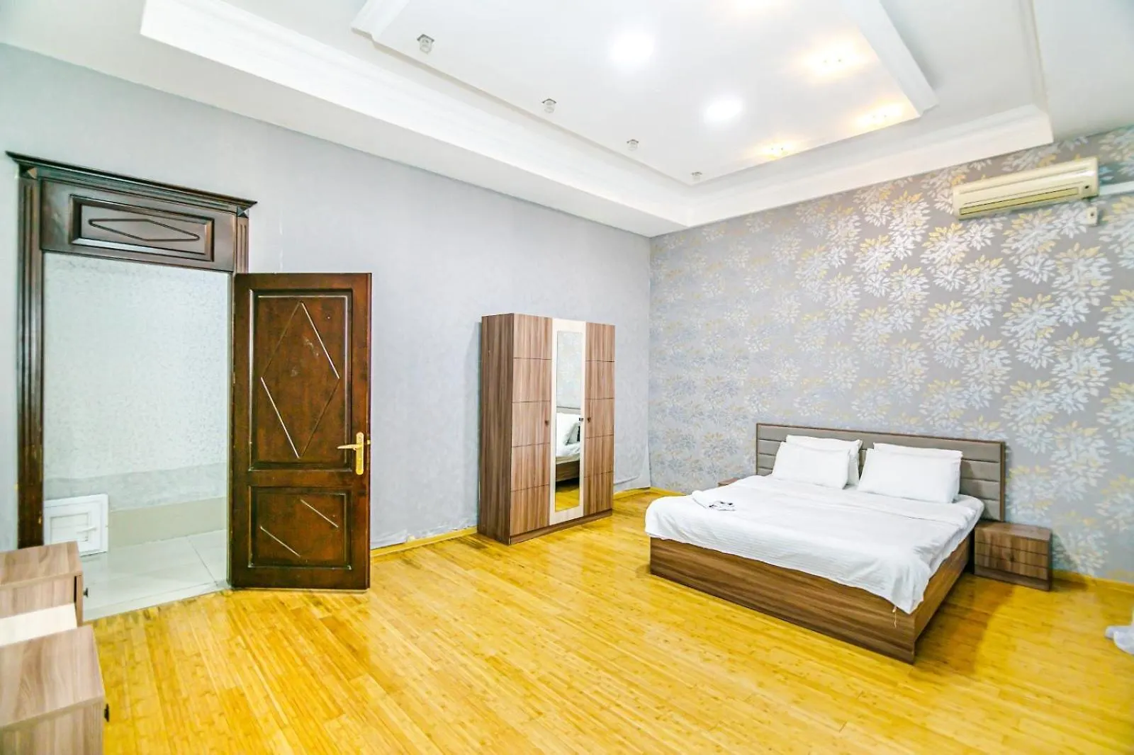 Apartment Vip 5 Bedrooms Apt Baku
